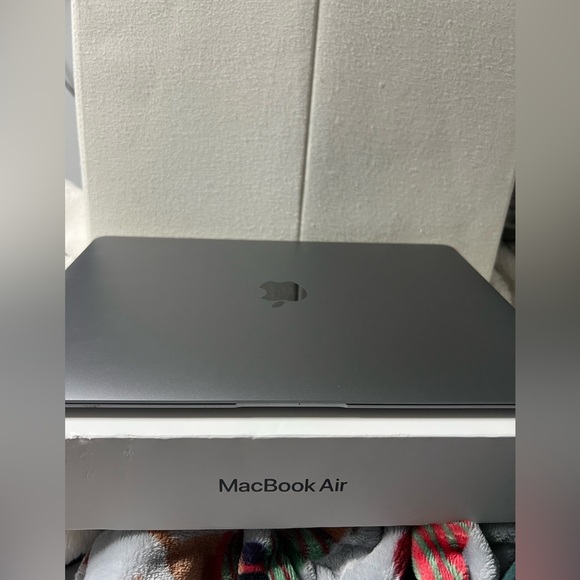 2020 MacBook Air 13 inch A2337